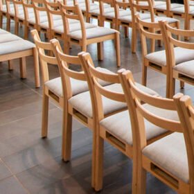 waiting room chairNARVI