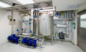 cleaning station for the pharmaceutical industry