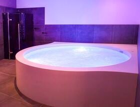 above-ground sensory isolation basin