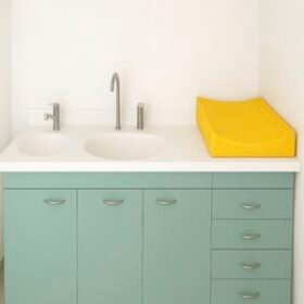 changing station with integrated hand basinMeuble de change MODULOBAIN 190