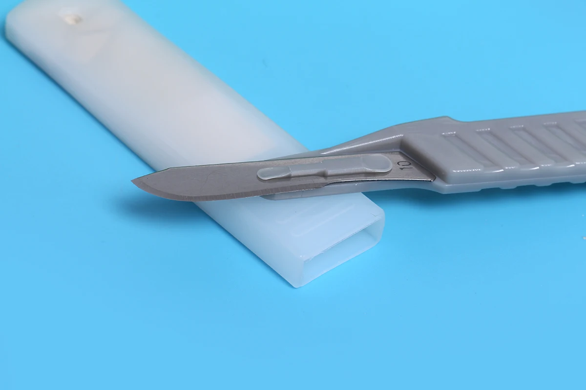 Carbon and Stainless Surgical Scalpel Surgical Blades - Image 5
